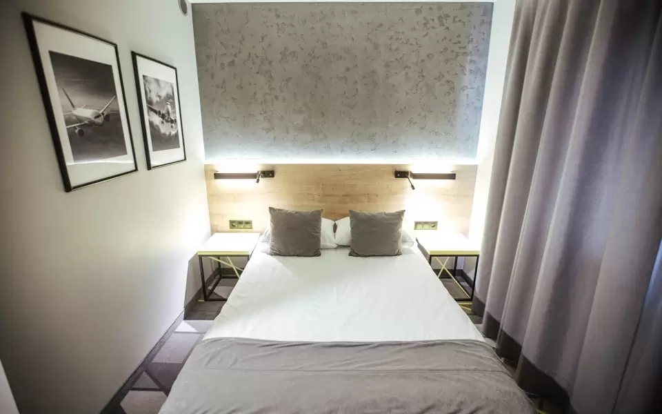 5. Air Hotel